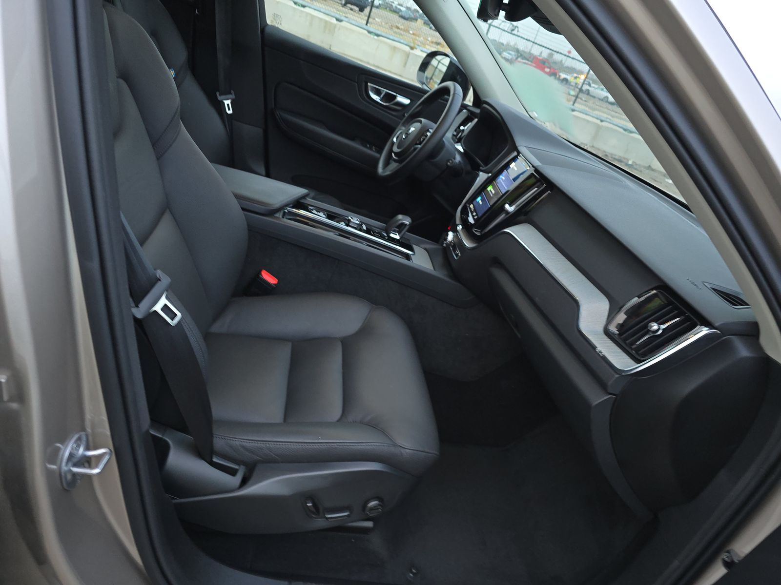 2025 Volvo XC60 B5 Plus AWD