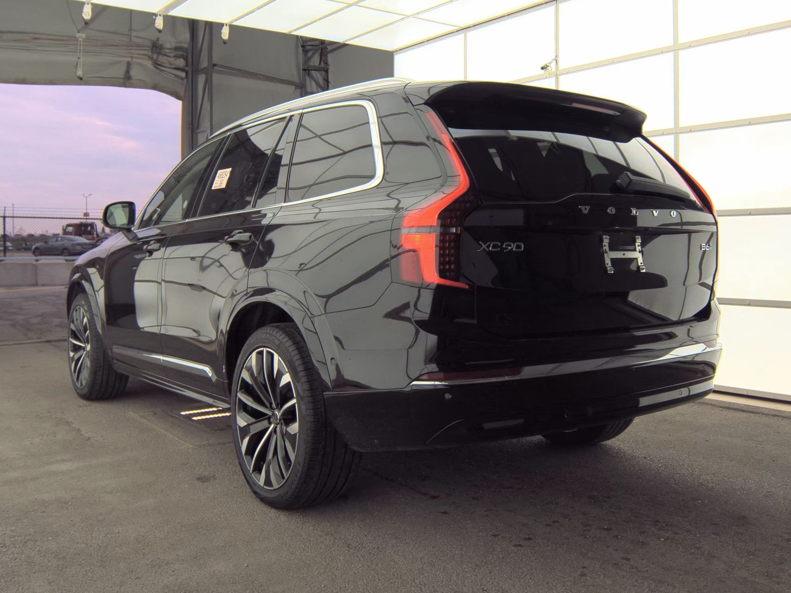2025 Volvo XC90 B6 Plus AWD