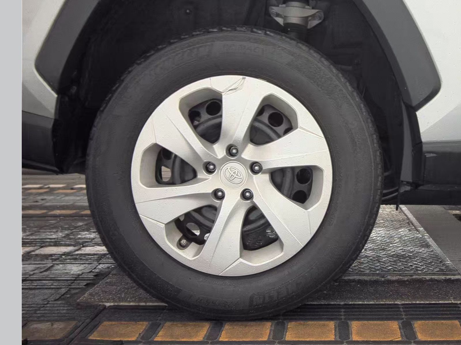 2023 Toyota RAV4 LE FWD