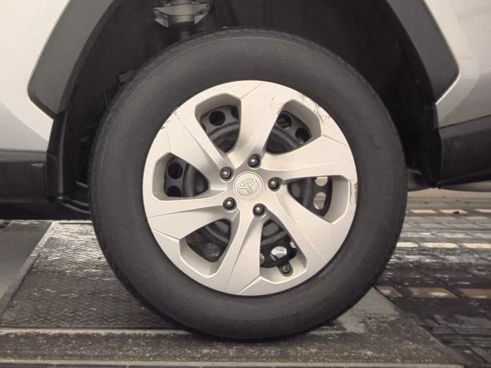 2023 Toyota RAV4 LE FWD