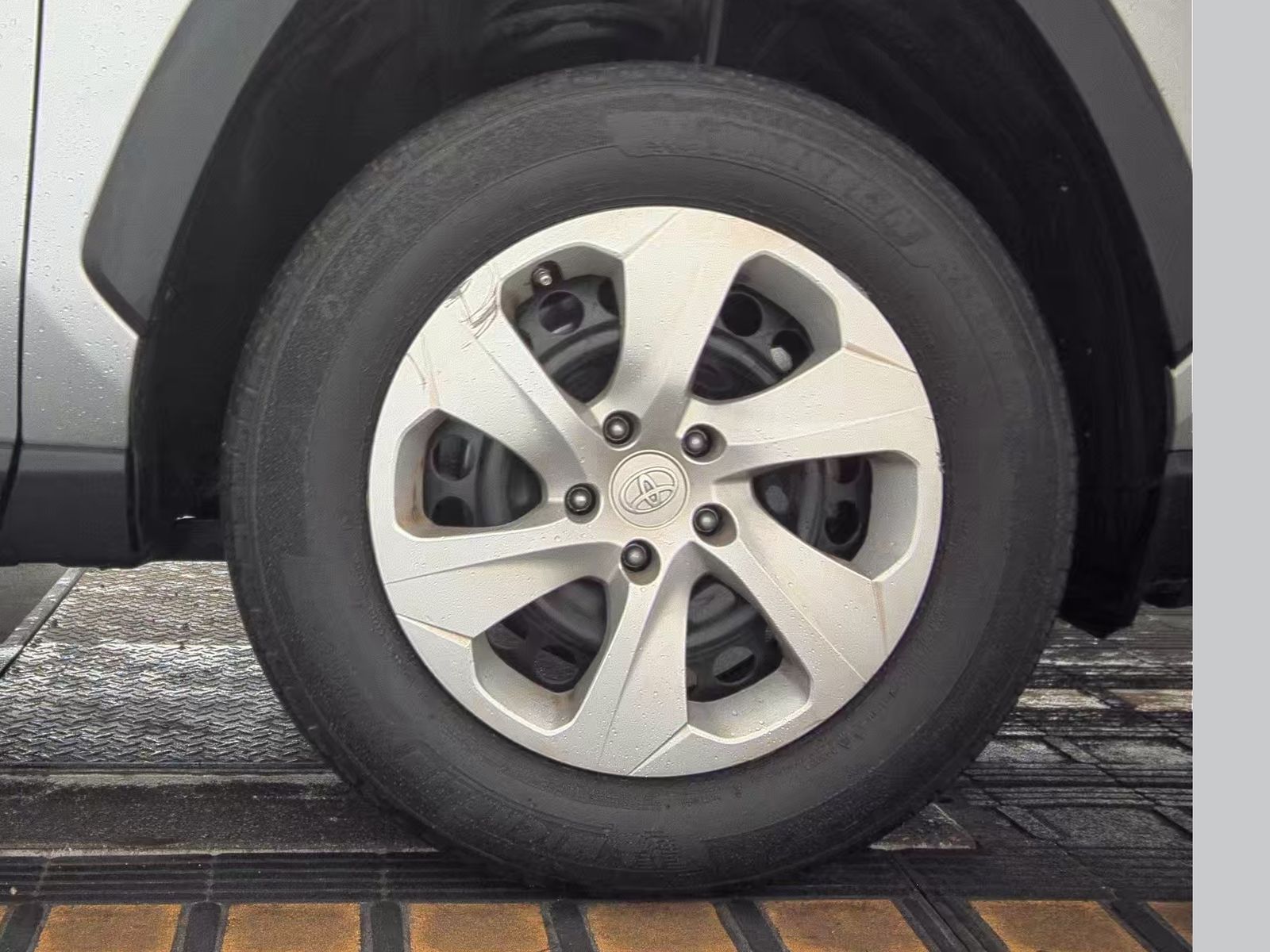 2023 Toyota RAV4 LE FWD