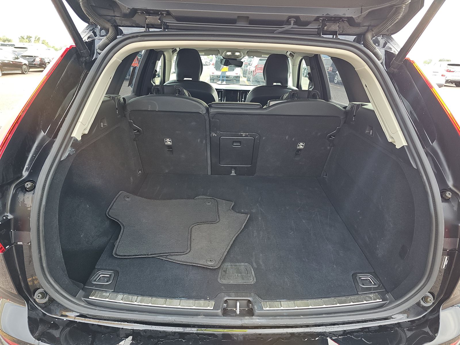 2025 Volvo XC60 B5 Plus AWD