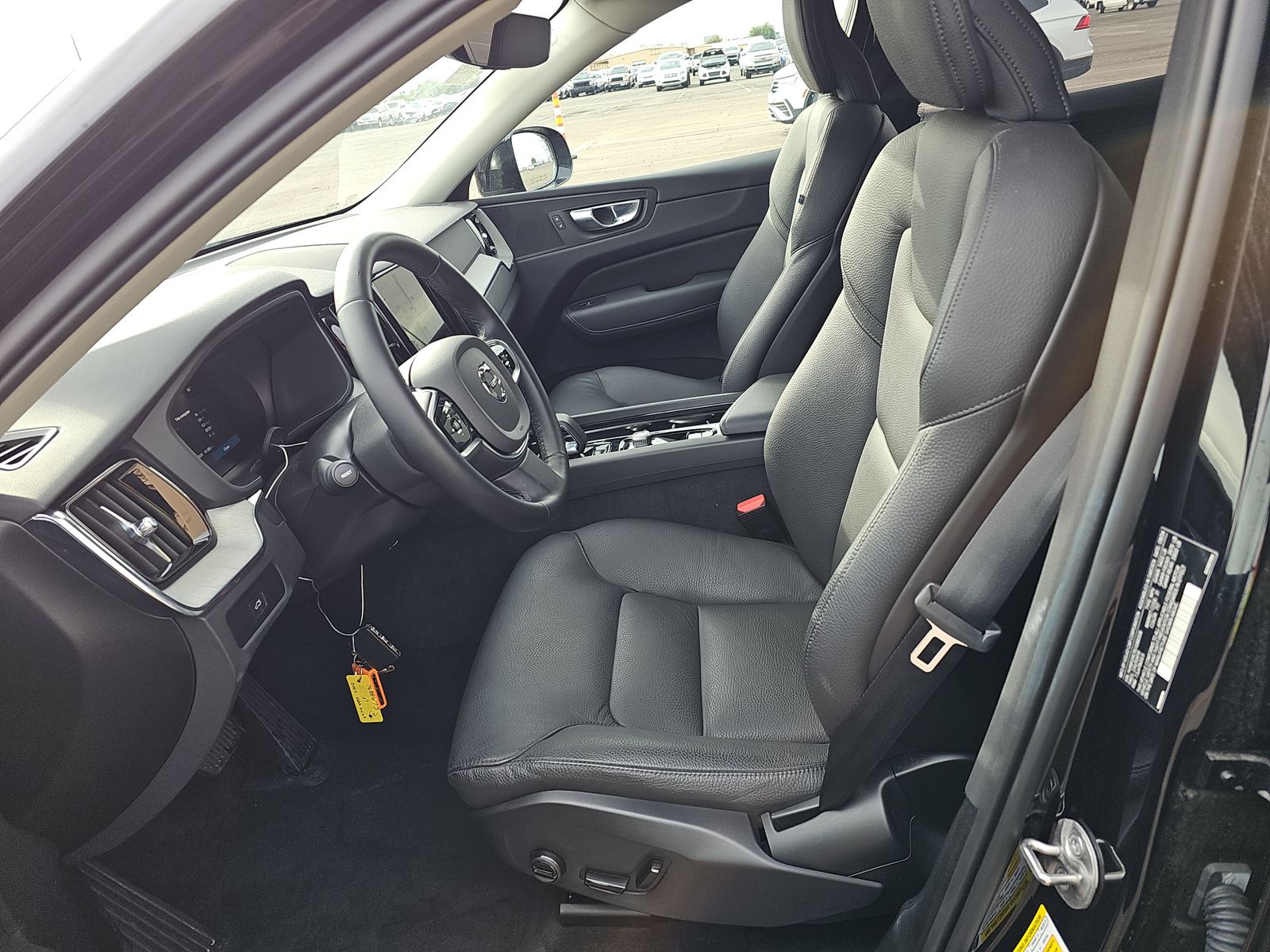 2025 Volvo XC60 B5 Plus AWD