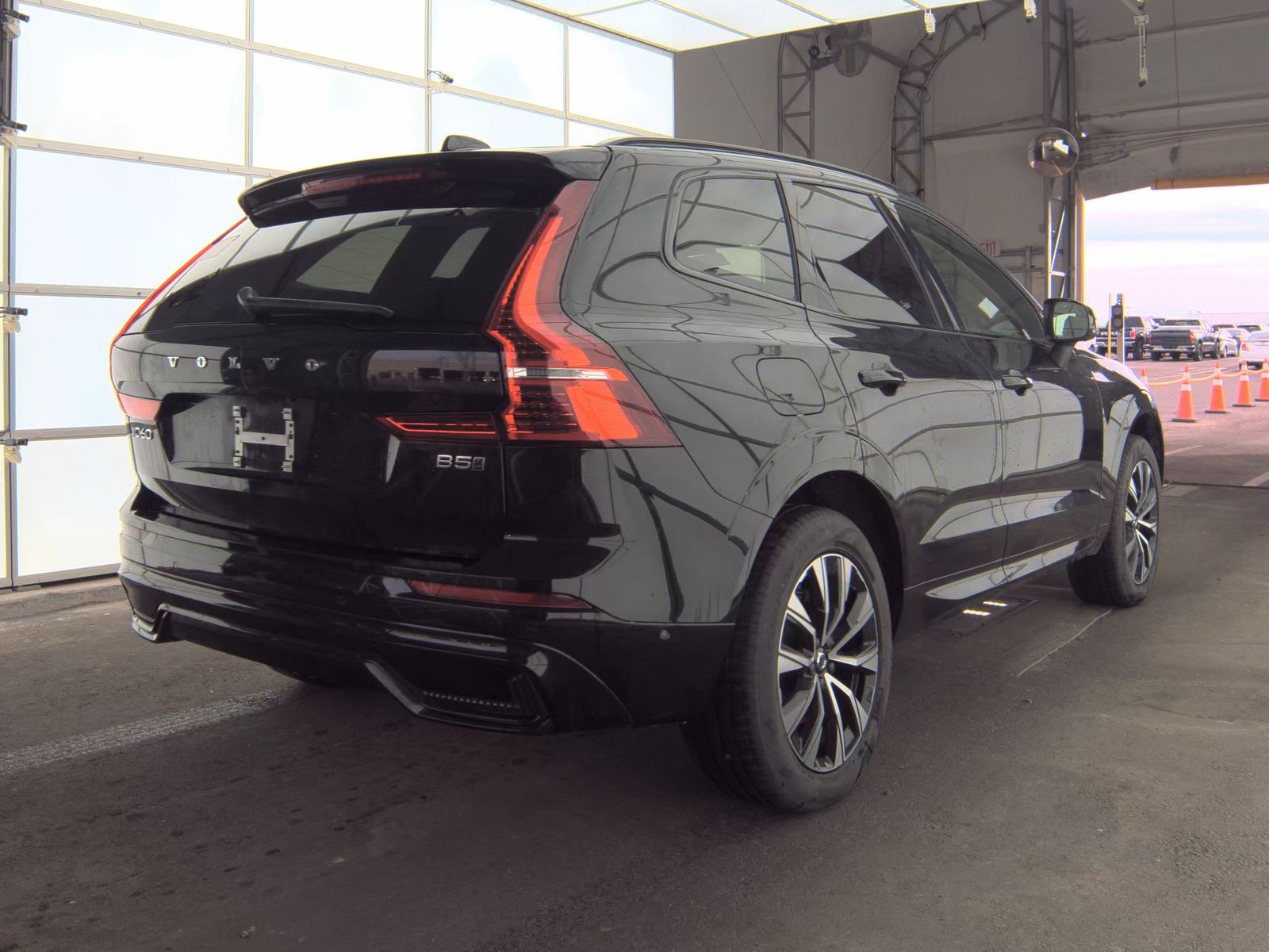 2025 Volvo XC60 B5 Plus AWD