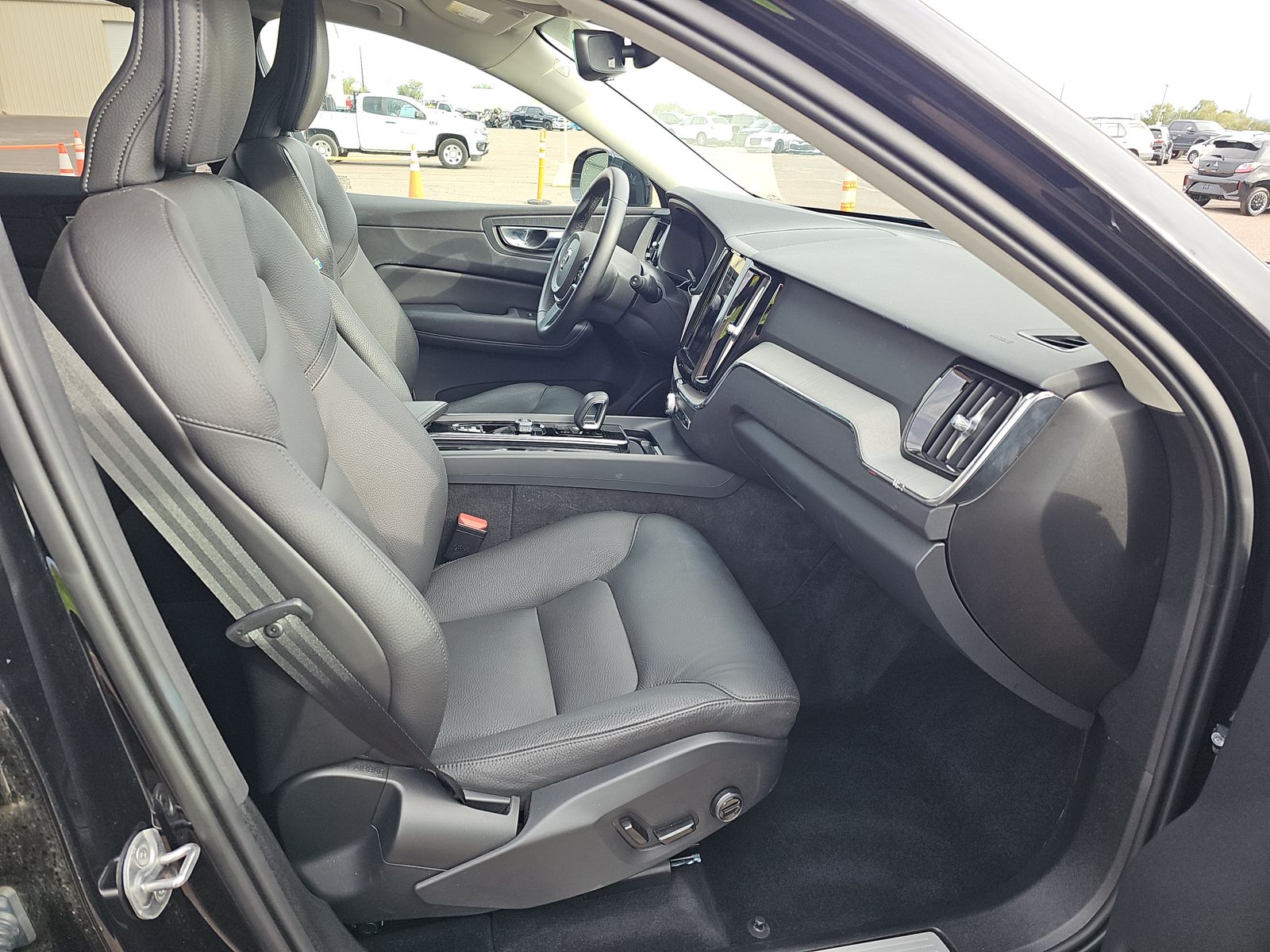 2025 Volvo XC60 B5 Plus AWD