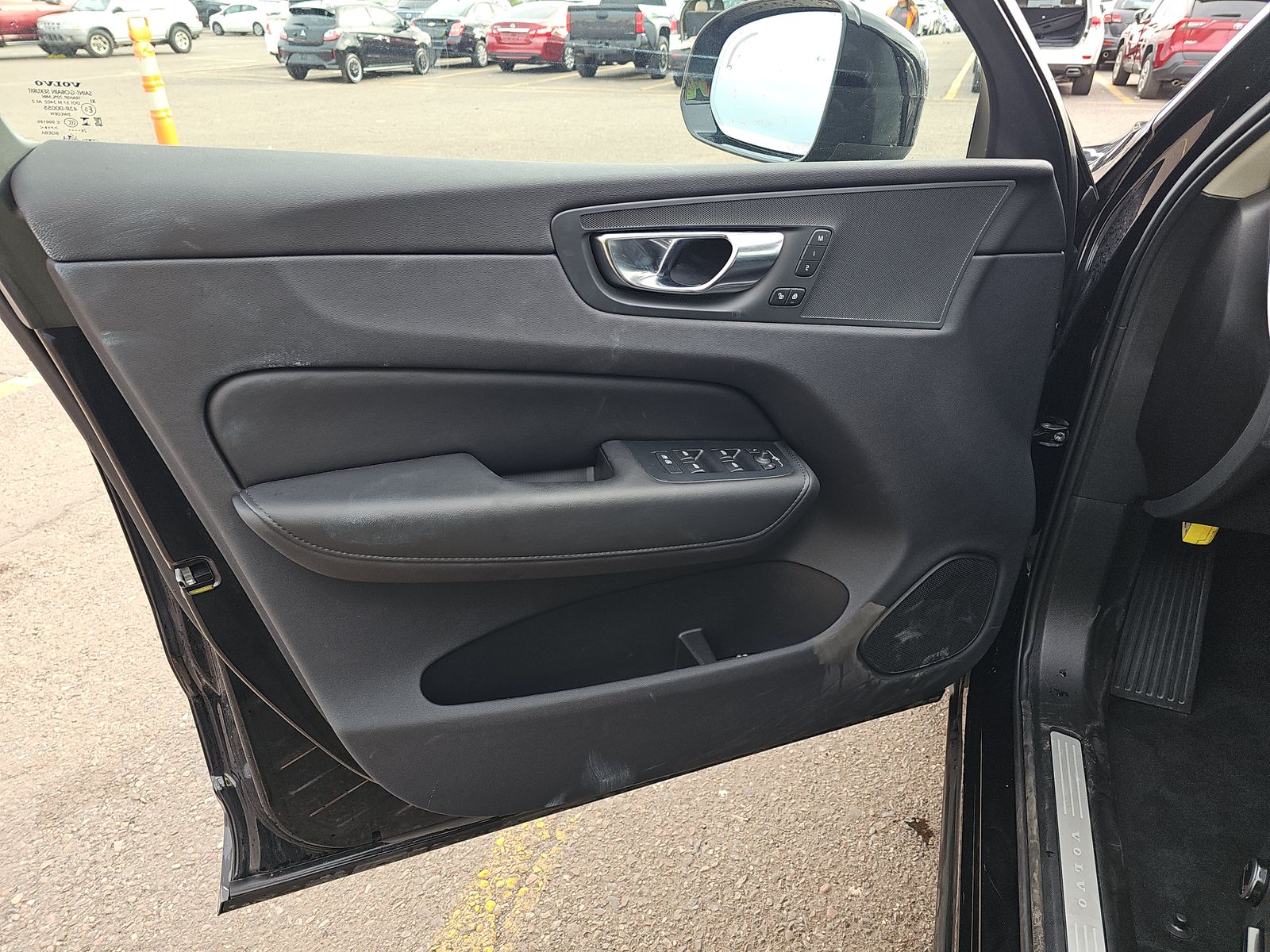 2025 Volvo XC60 B5 Plus AWD