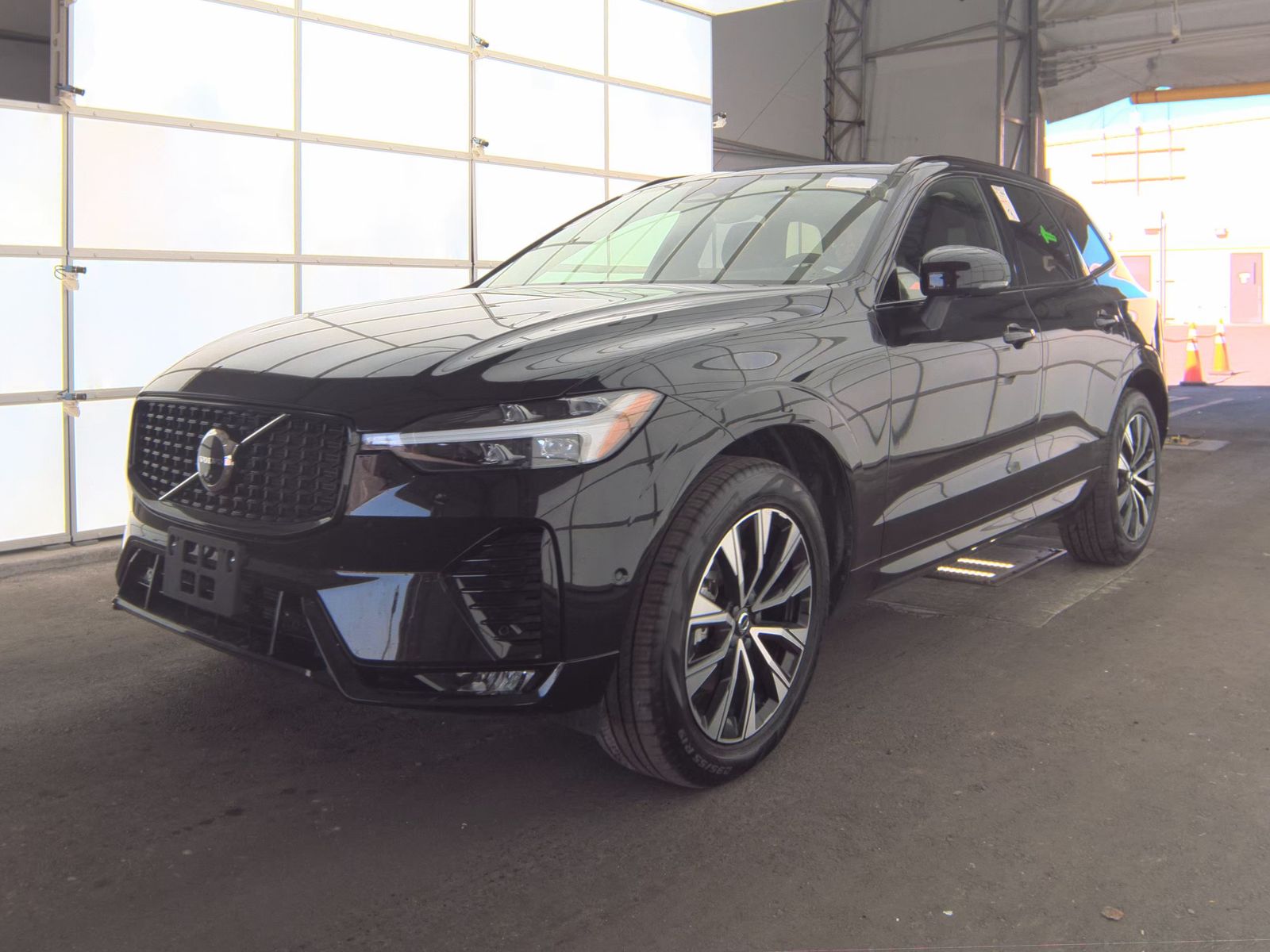 2025 Volvo XC60 B5 Plus AWD