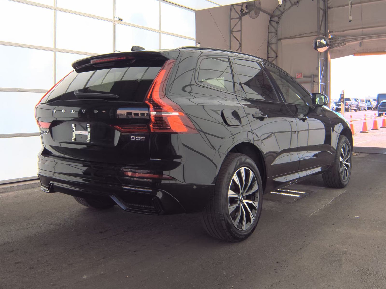 2025 Volvo XC60 B5 Plus AWD