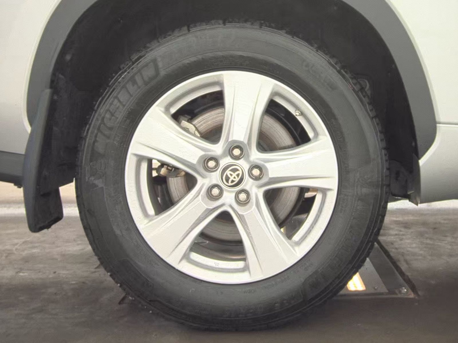 2024 Toyota Highlander LE AWD