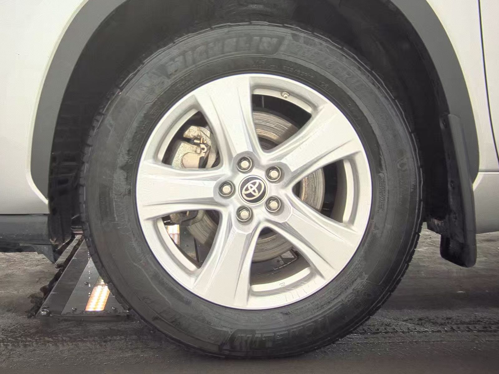 2024 Toyota Highlander LE AWD