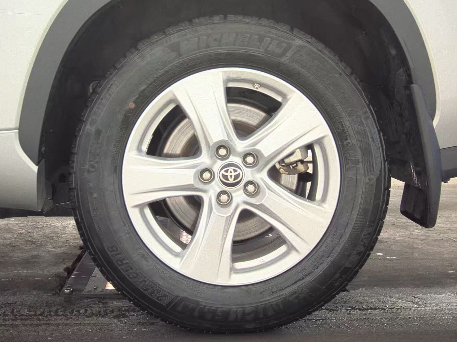 2024 Toyota Highlander LE AWD