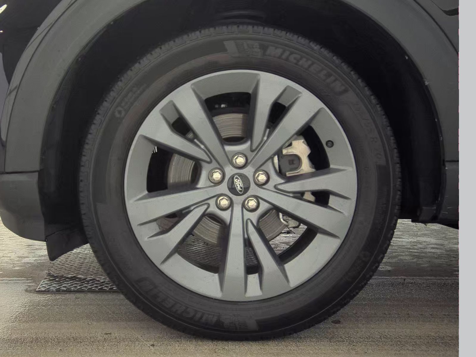 2023 Ford Explorer XLT AWD