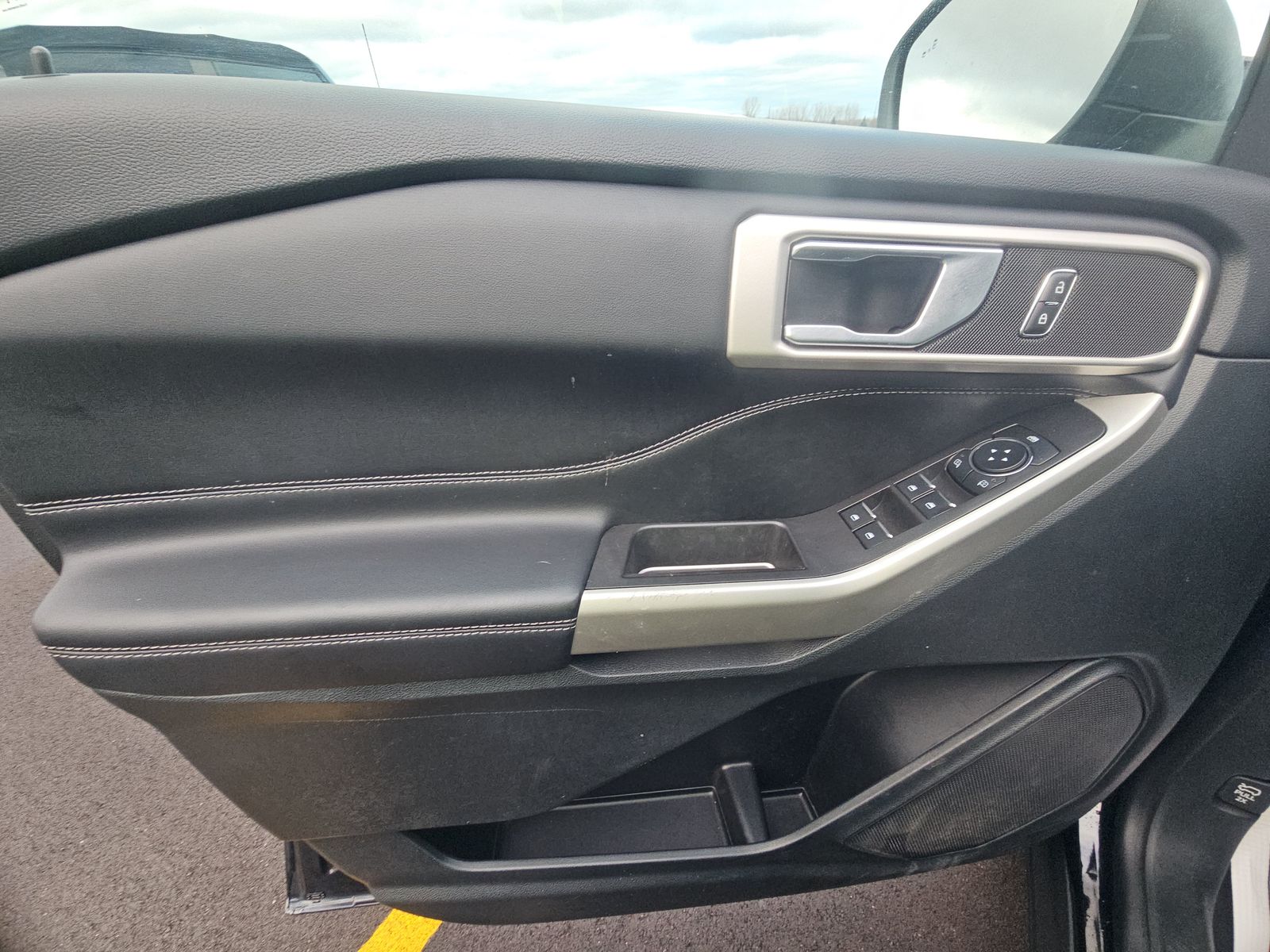 2023 Ford Explorer XLT AWD