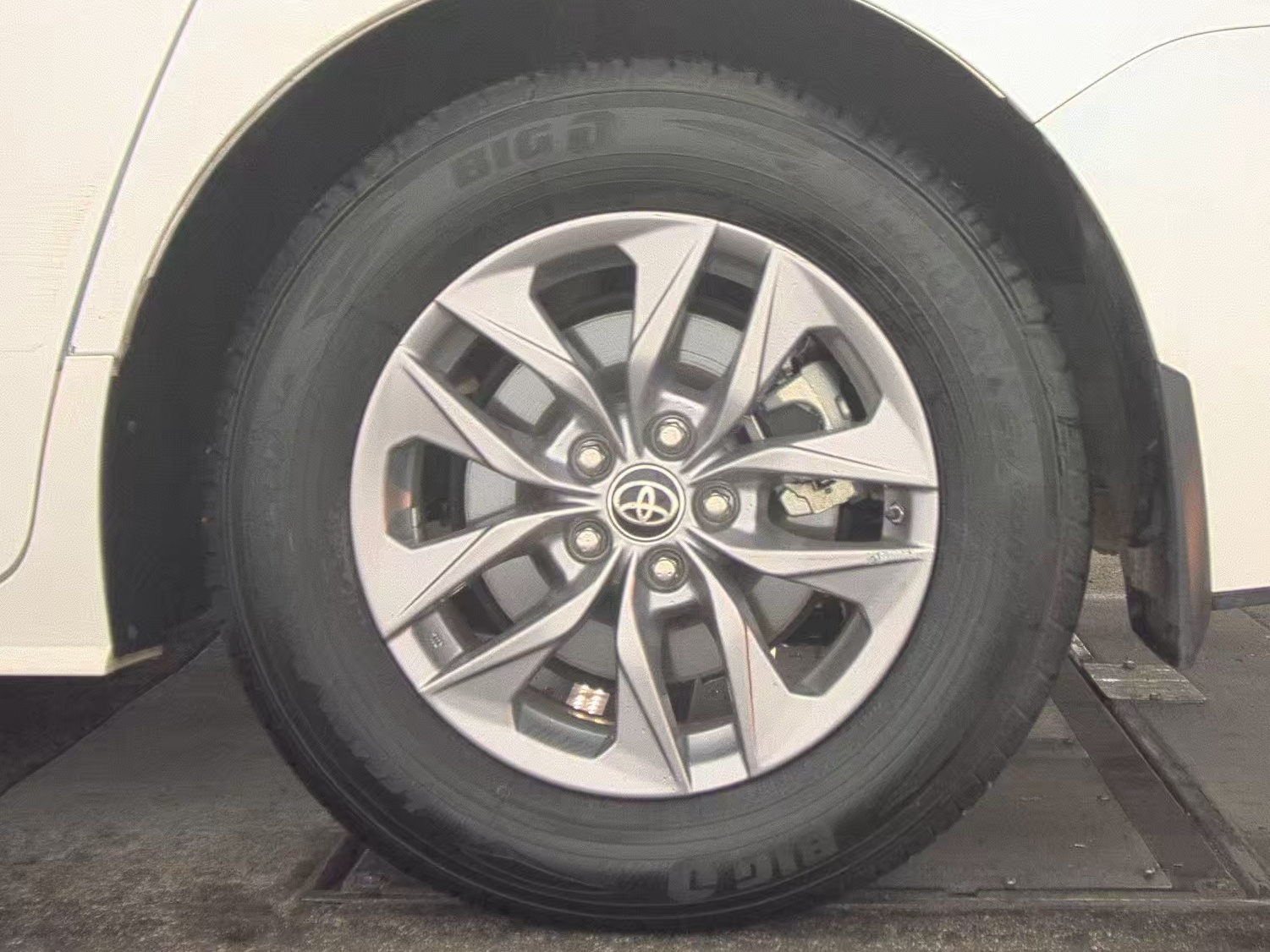 2023 Toyota Sienna LE AWD