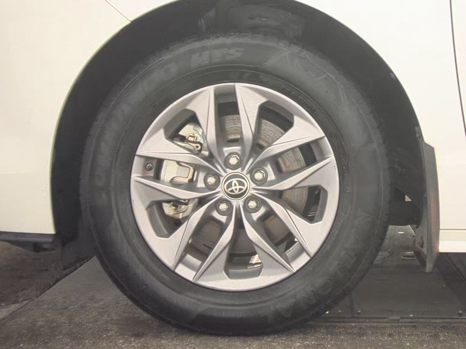 2023 Toyota Sienna LE AWD