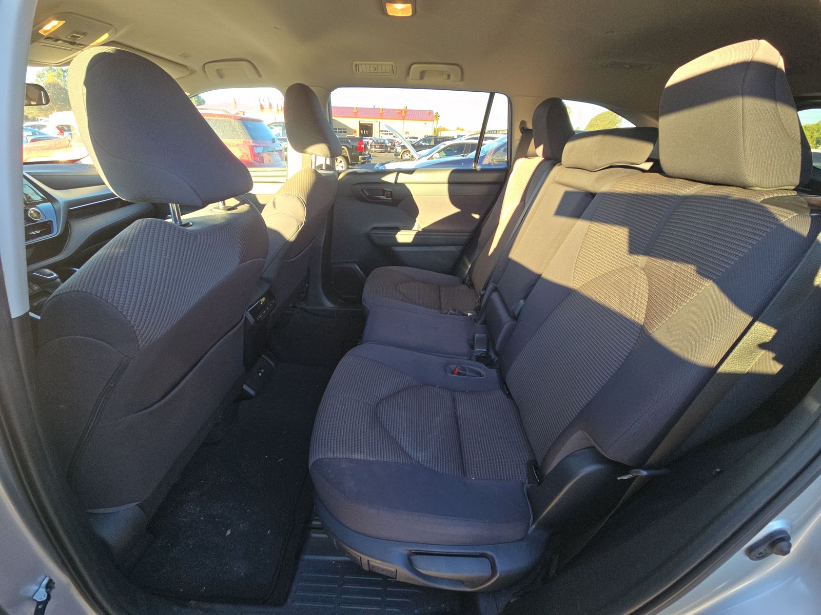 2023 Toyota Highlander LE FWD