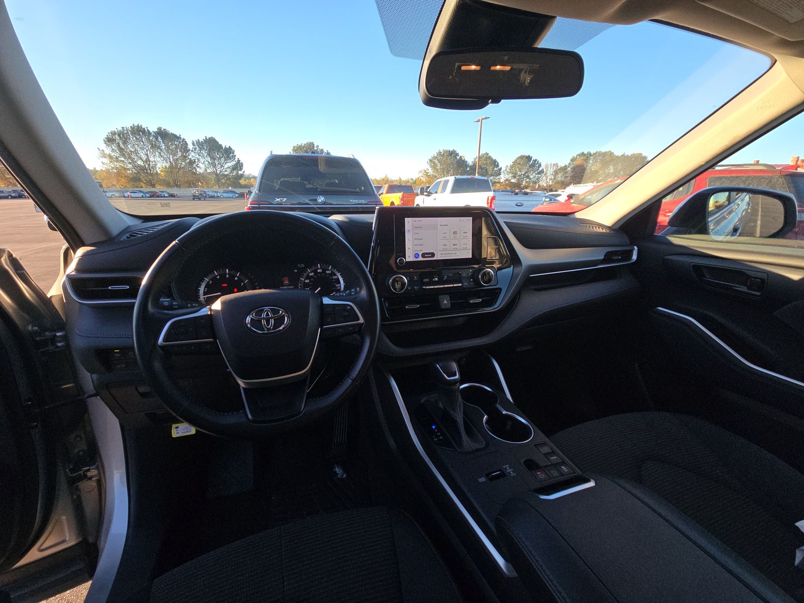 2023 Toyota Highlander LE FWD