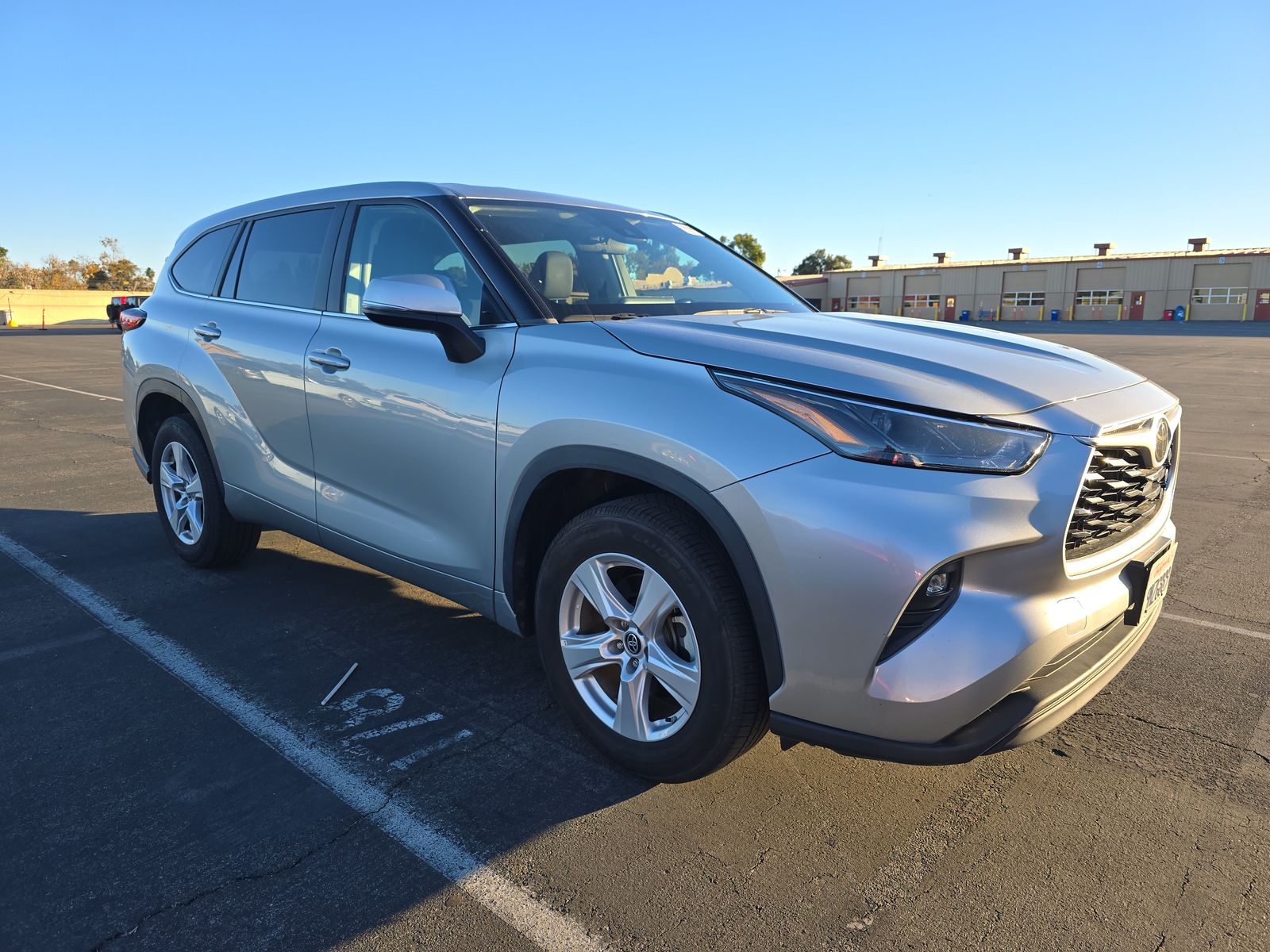 2023 Toyota Highlander LE FWD