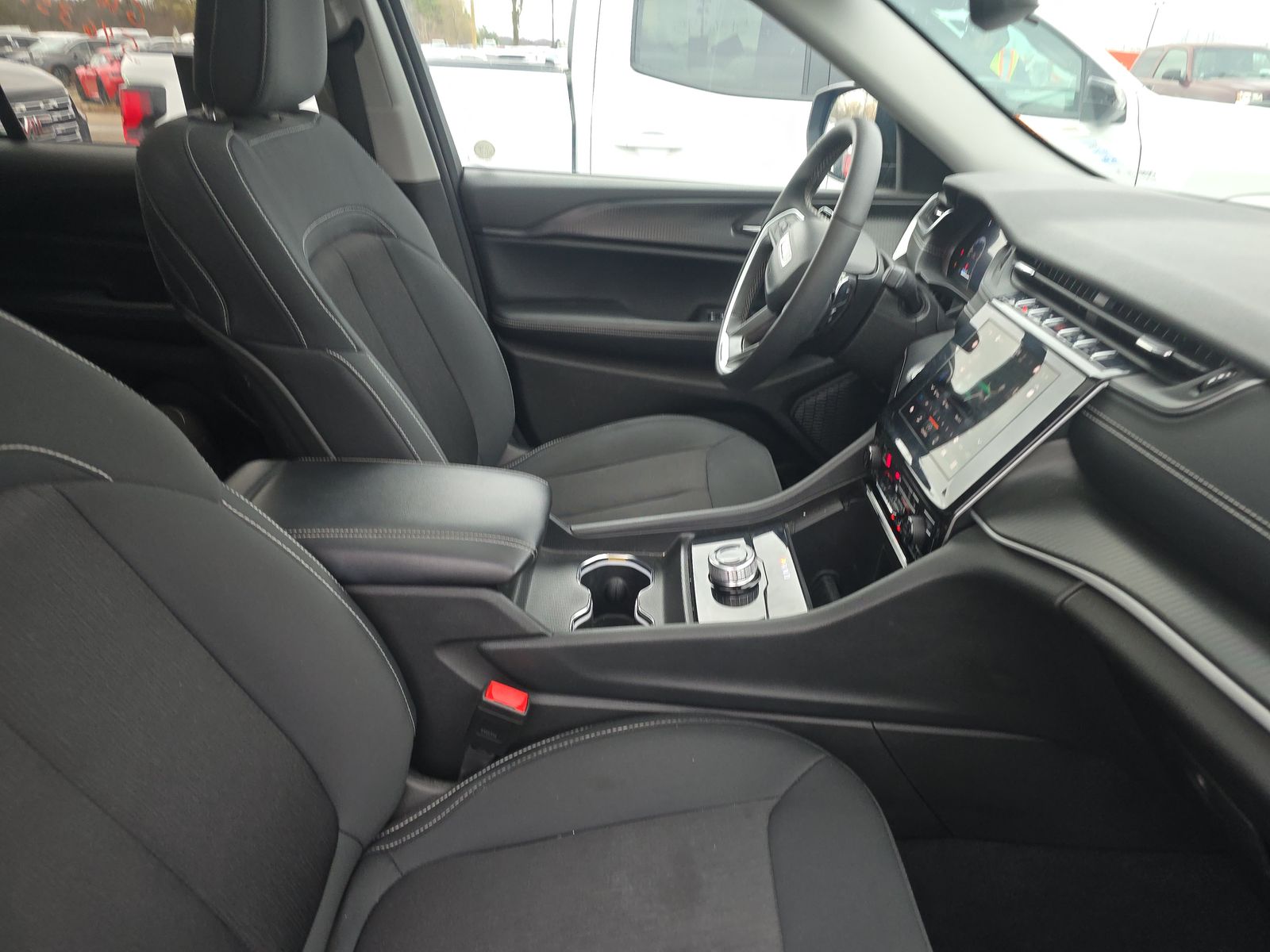 2023 Jeep Grand Cherokee Laredo AWD