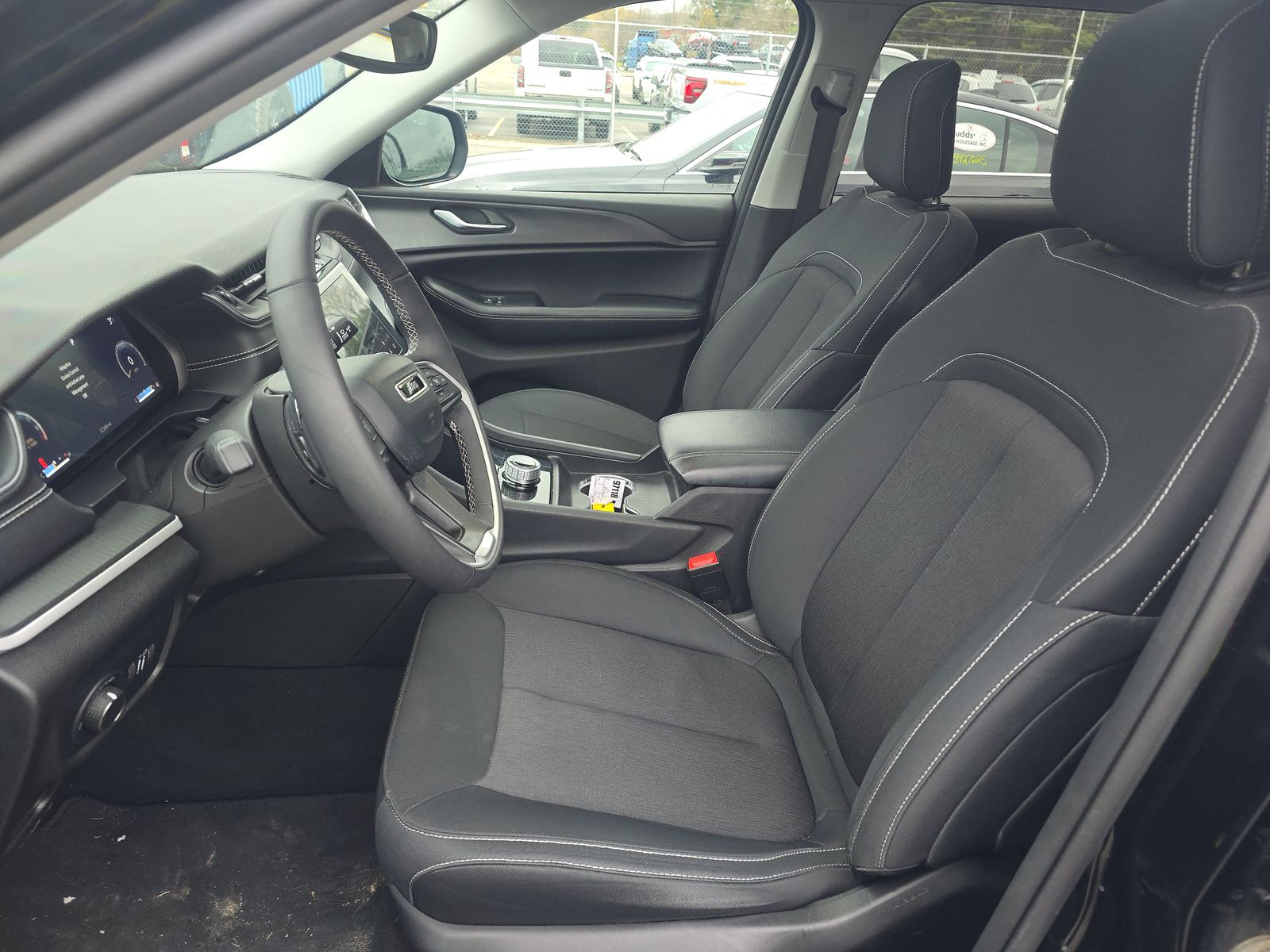 2023 Jeep Grand Cherokee Laredo AWD