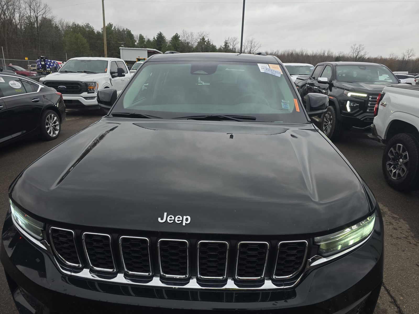 2023 Jeep Grand Cherokee Laredo AWD