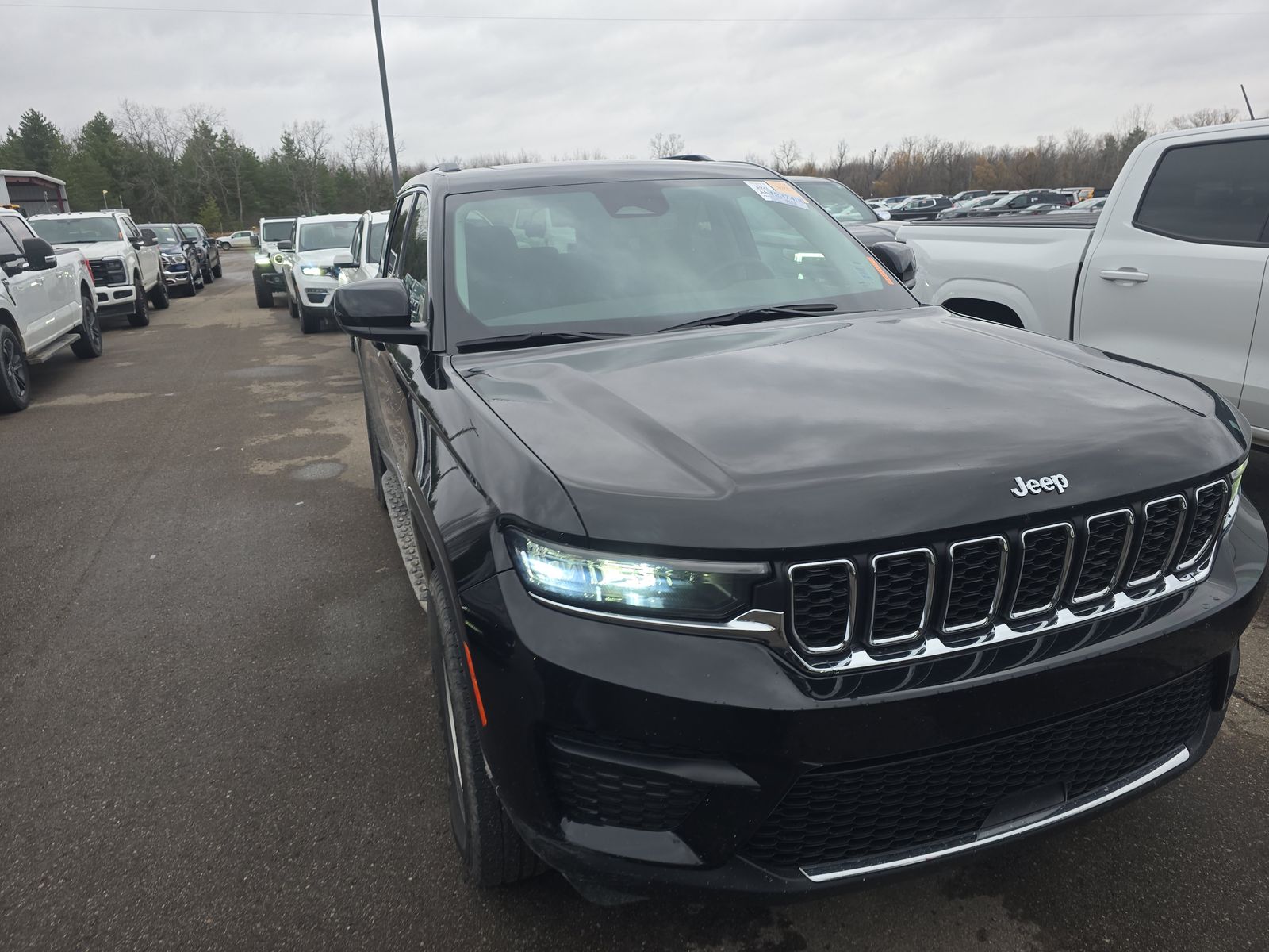 2023 Jeep Grand Cherokee Laredo AWD