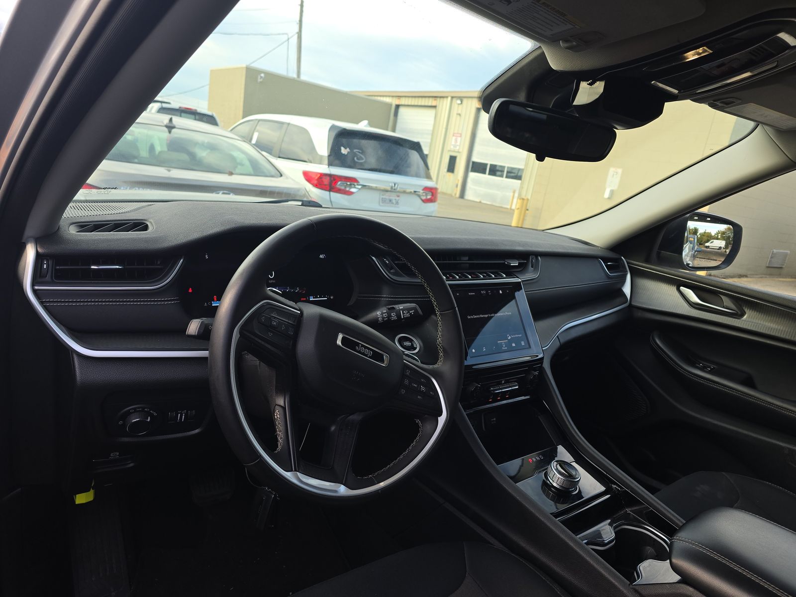 2023 Jeep Grand Cherokee Laredo AWD