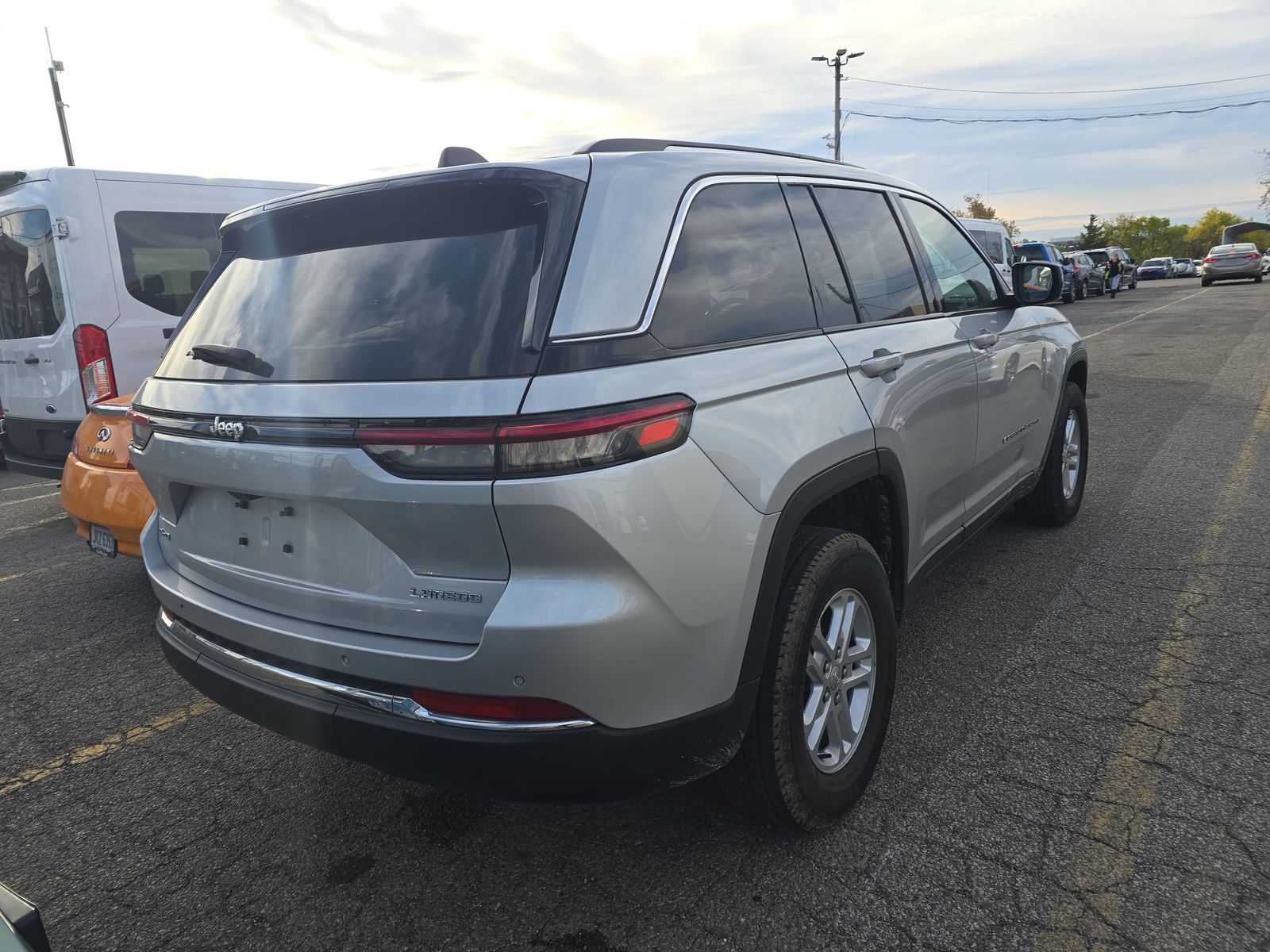 2023 Jeep Grand Cherokee Laredo AWD