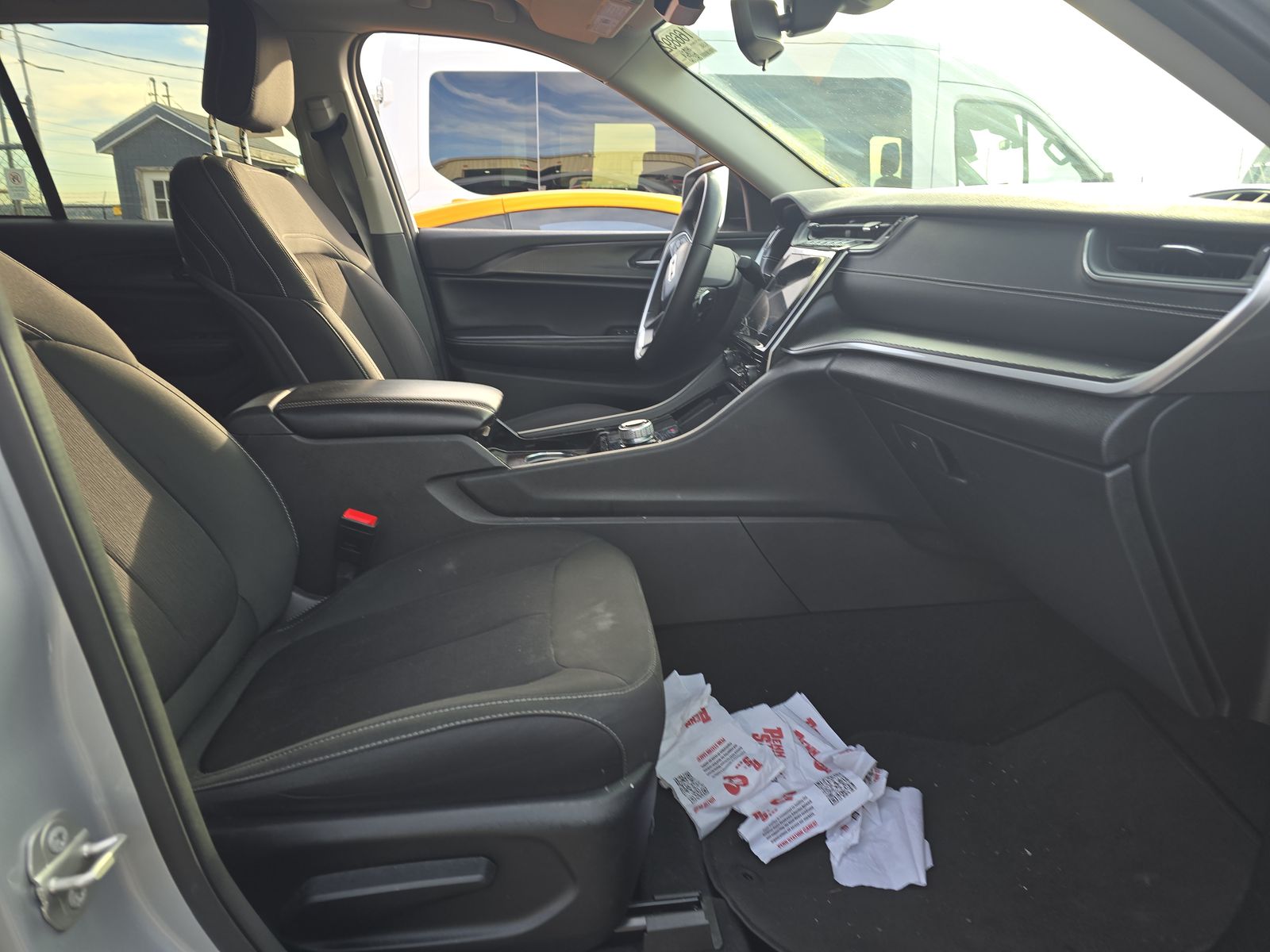 2023 Jeep Grand Cherokee Laredo AWD