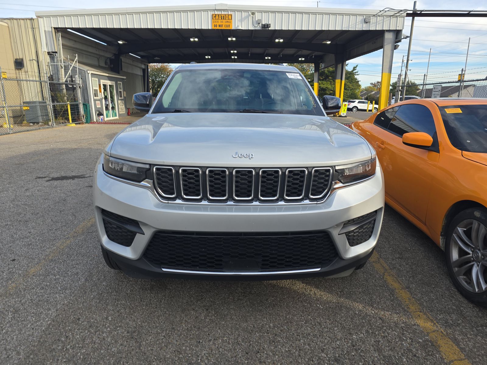 2023 Jeep Grand Cherokee Laredo AWD