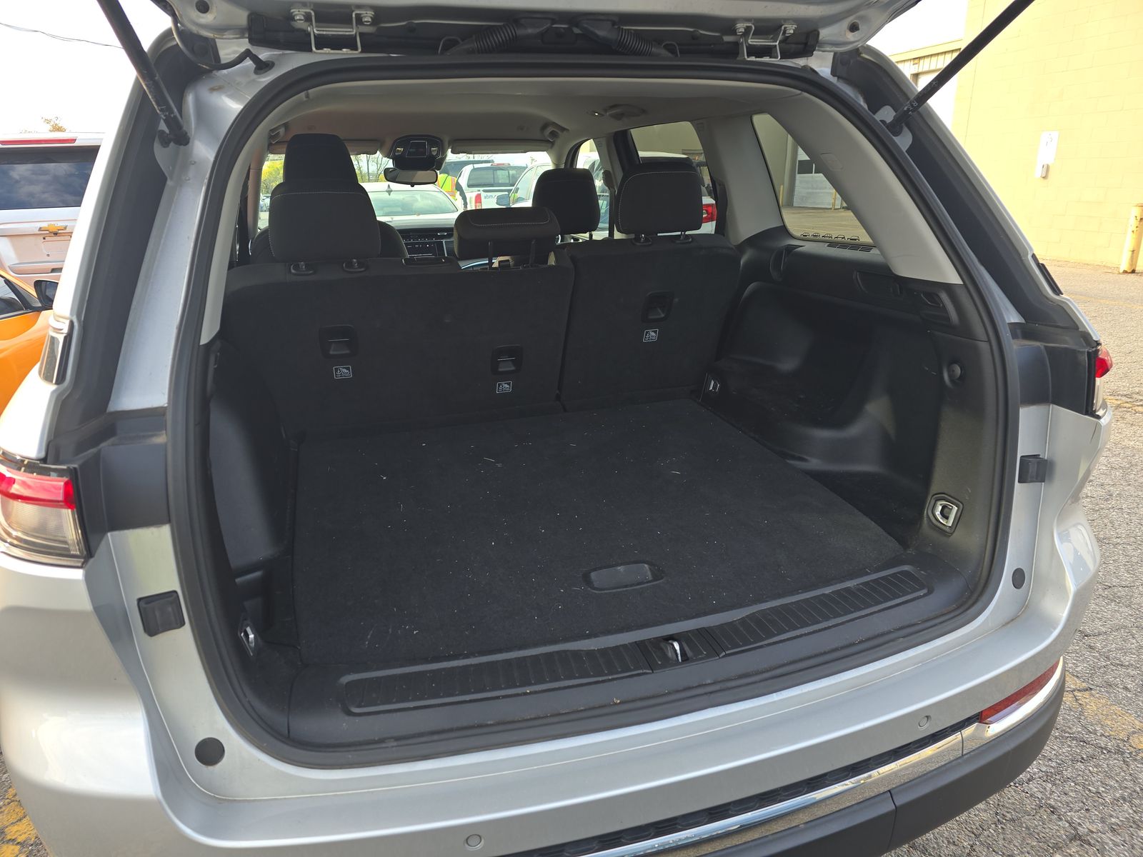 2023 Jeep Grand Cherokee Laredo AWD