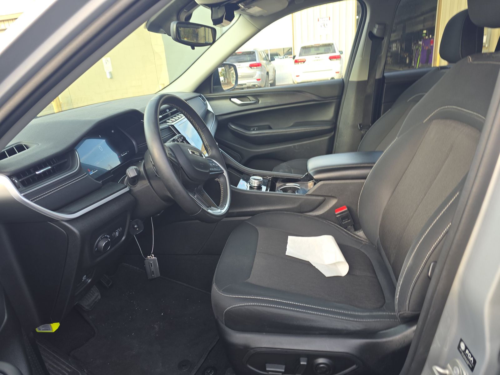 2023 Jeep Grand Cherokee Laredo AWD