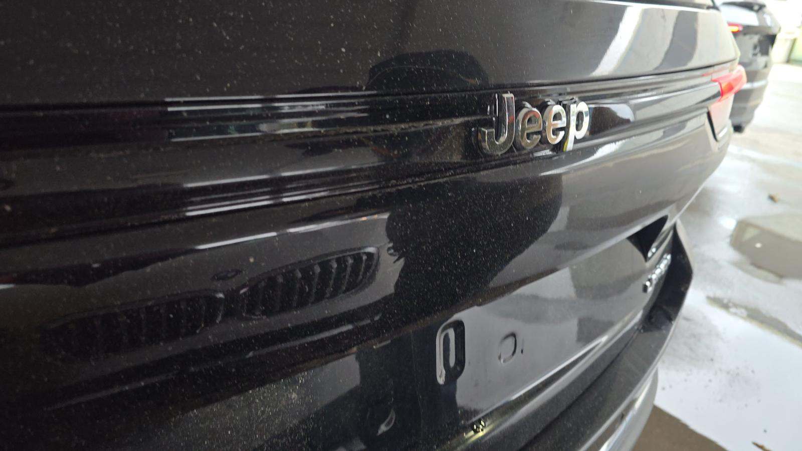 2023 Jeep Grand Cherokee Laredo AWD