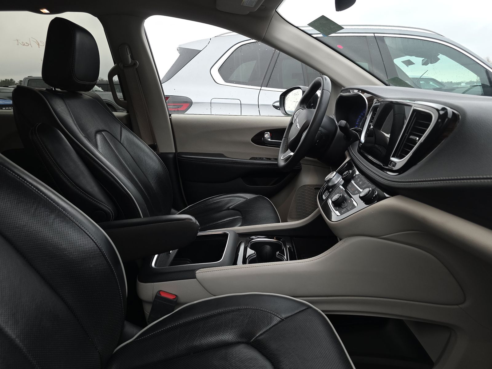 2022 Chrysler Pacifica Limited FWD