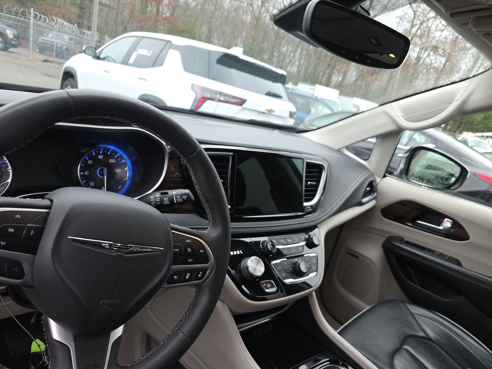 2022 Chrysler Pacifica Limited FWD