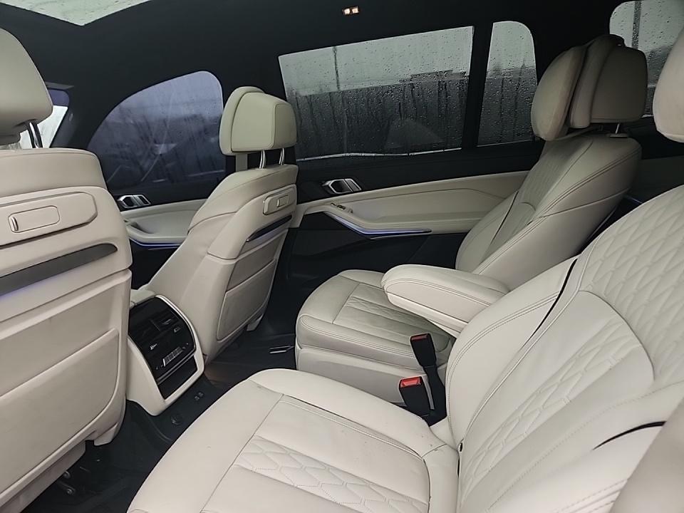 2025 BMW X7 M60i AWD