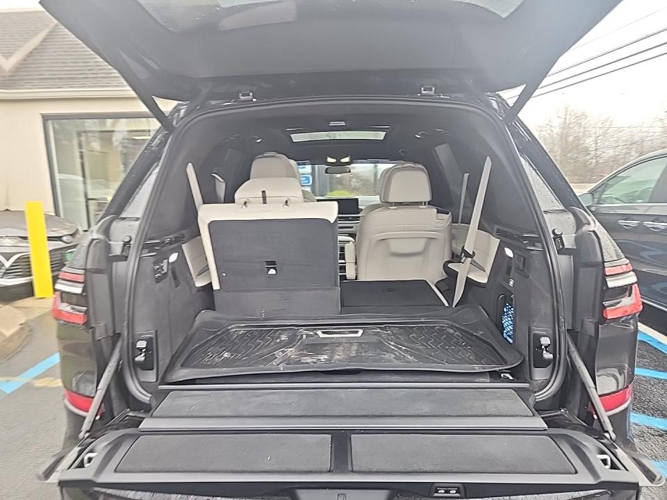 2025 BMW X7 M60i AWD