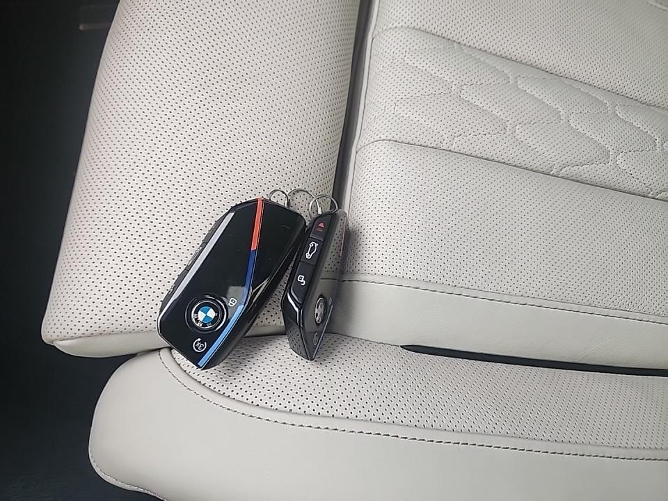 2025 BMW X7 M60i AWD