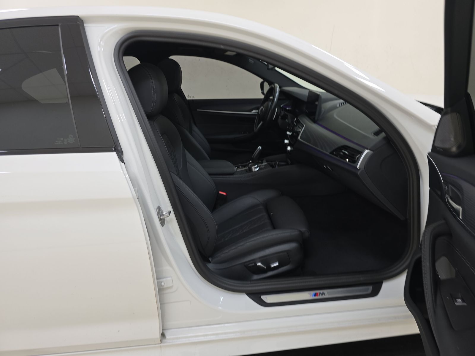 2023 BMW 5 Series 530i RWD