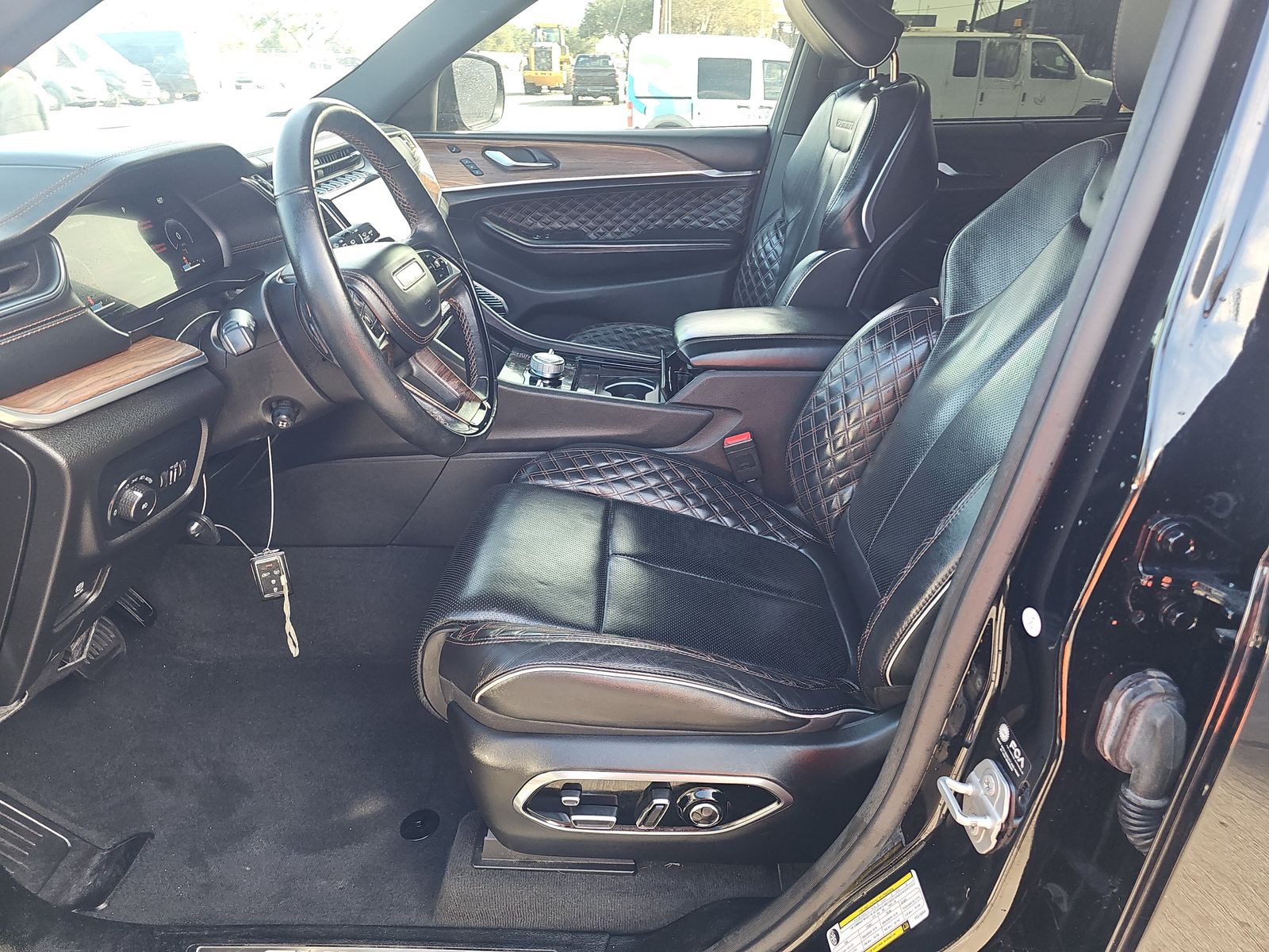 2023 Jeep Grand Cherokee Summit AWD