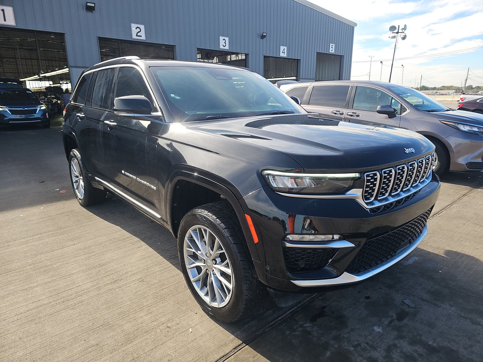 2023 Jeep Grand Cherokee Summit AWD
