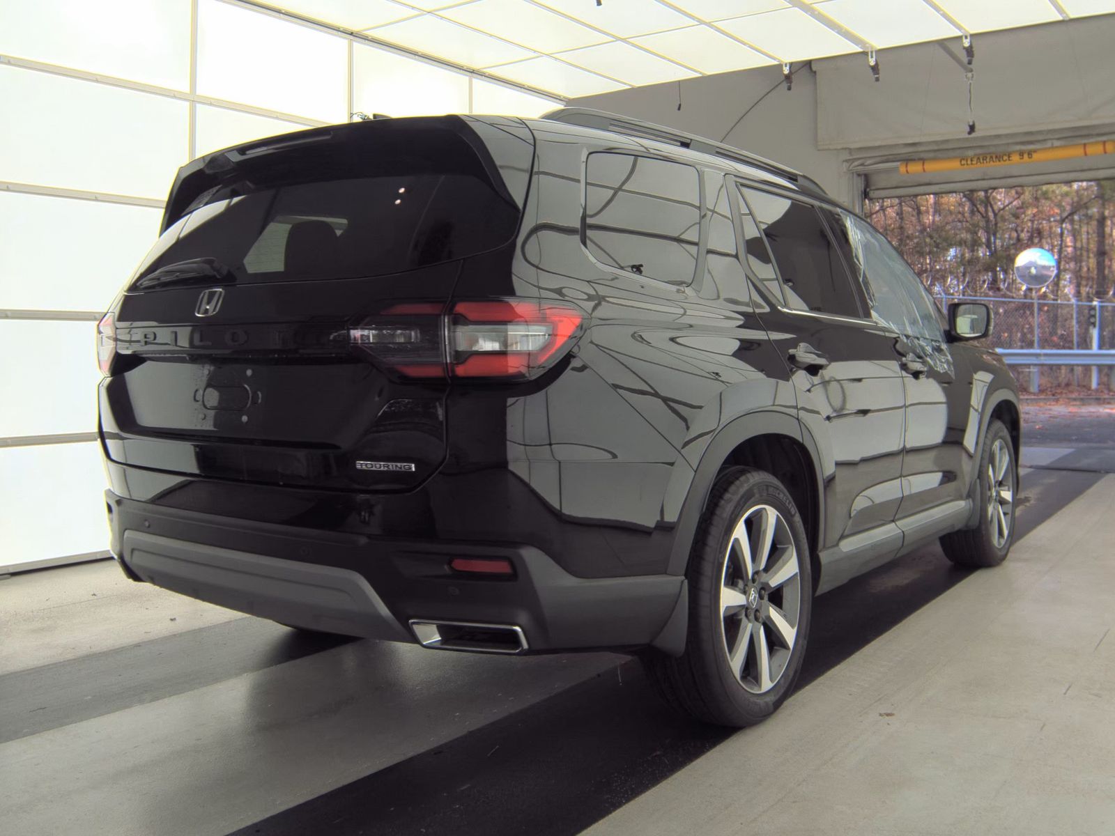 2025 Honda Pilot Touring FWD