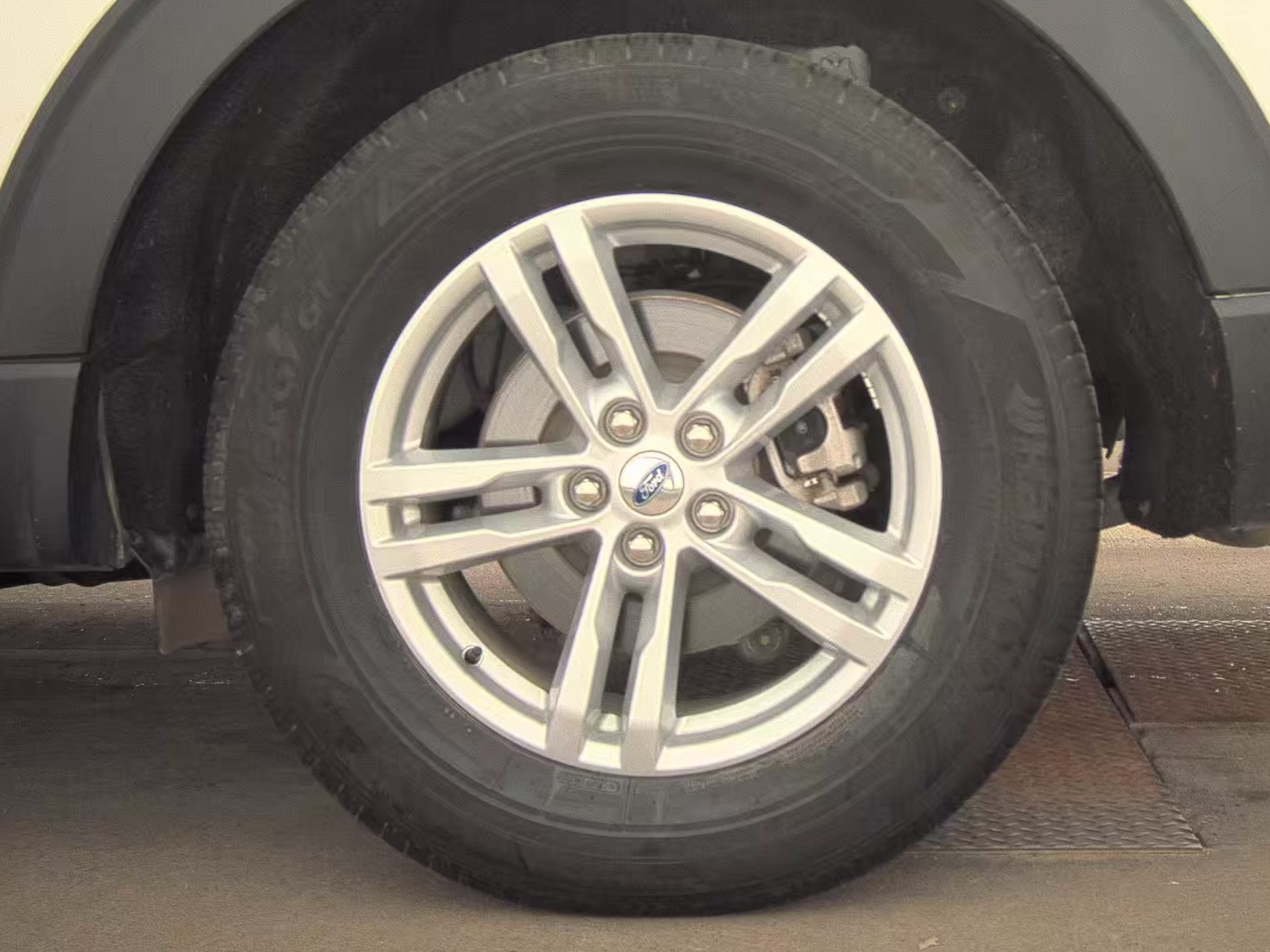 2023 Ford Explorer XLT AWD