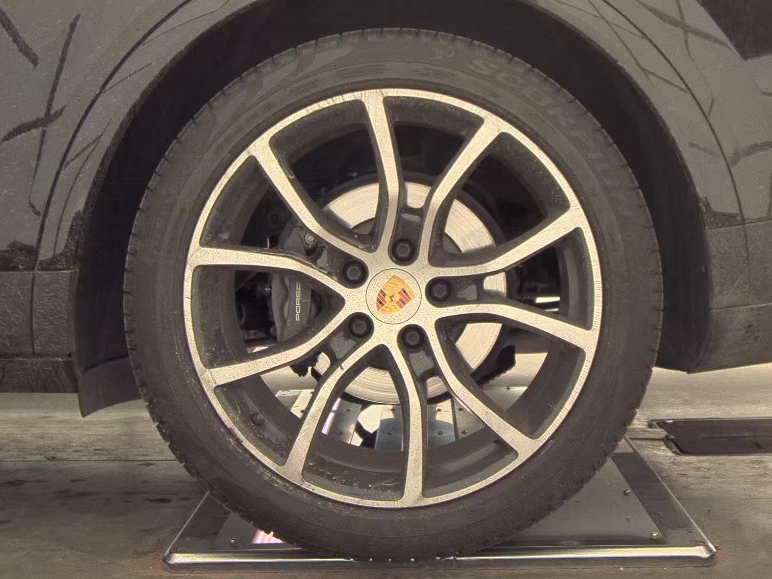 2023 Porsche Cayenne Platinum Edition AWD