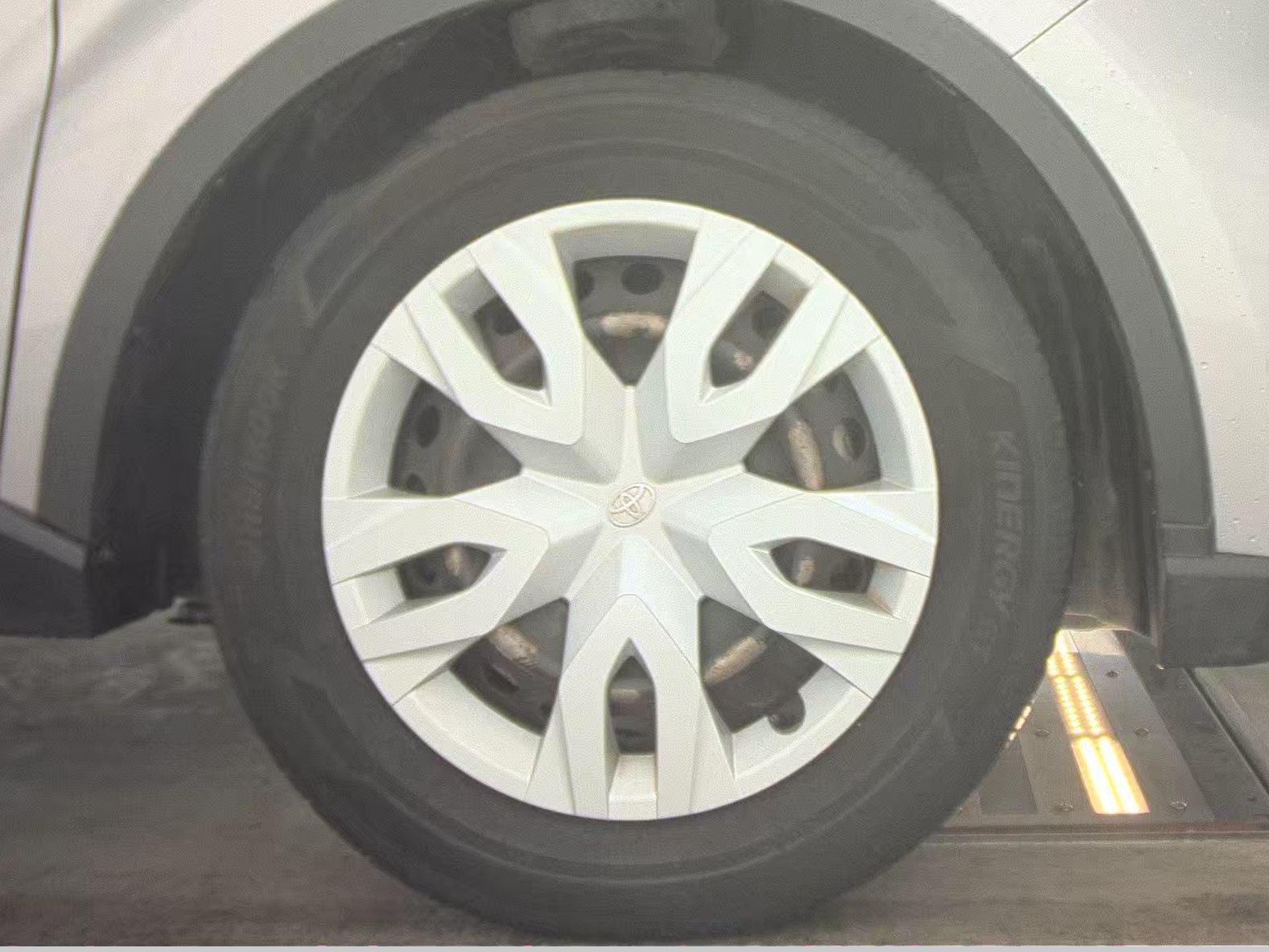 2020 Toyota C-HR LE FWD