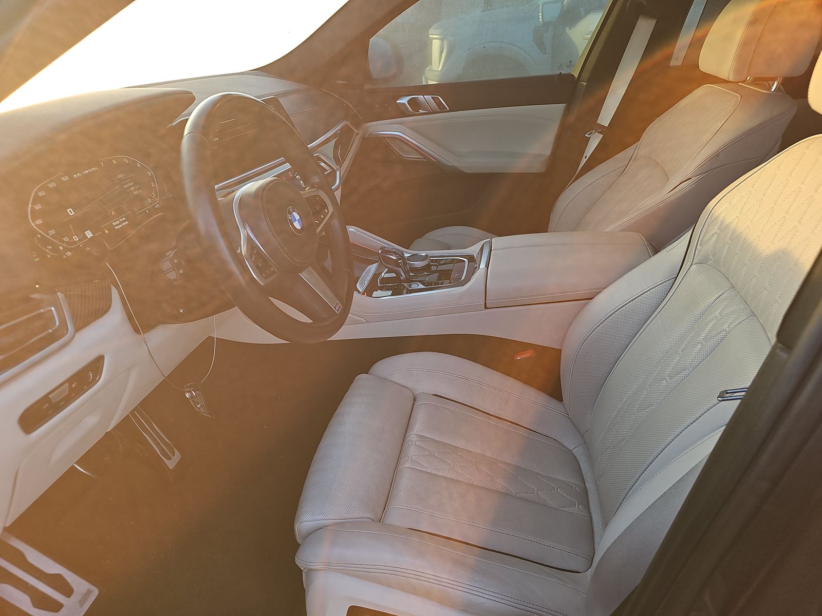 2022 BMW X6 M50i AWD