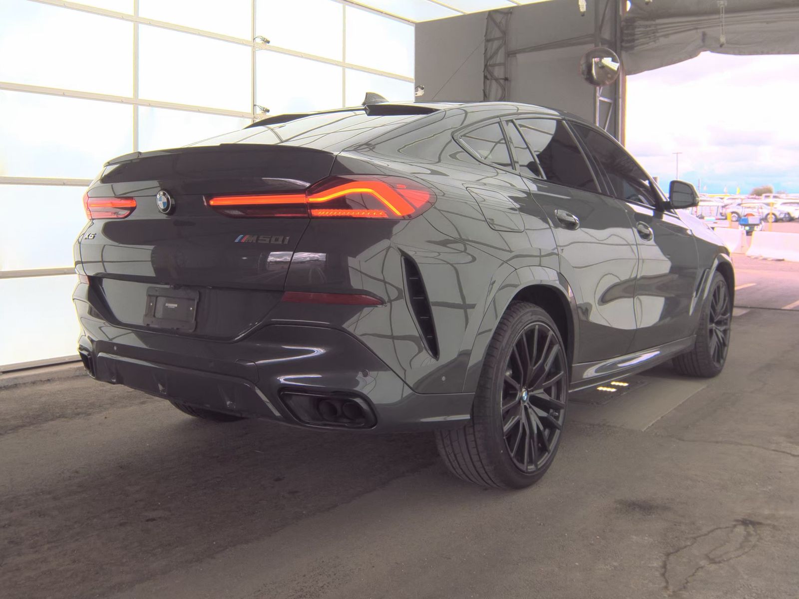 2022 BMW X6 M50i AWD