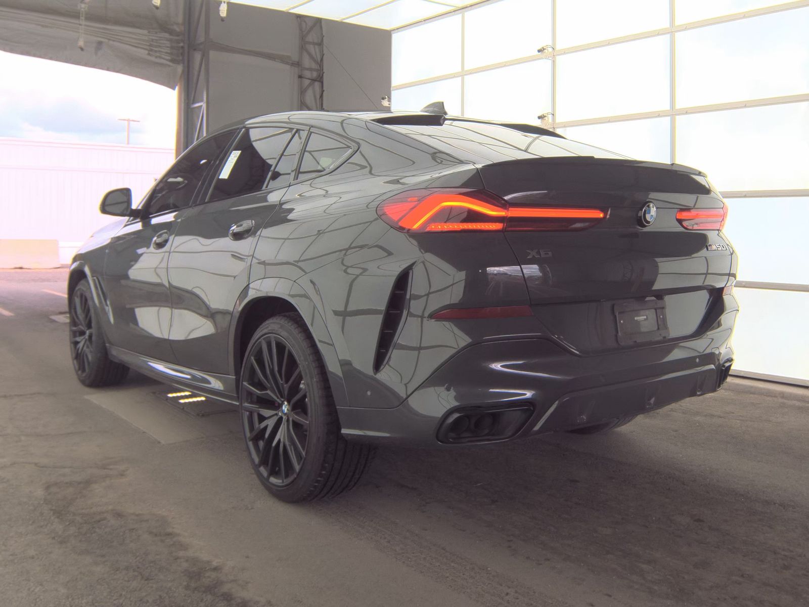 2022 BMW X6 M50i AWD