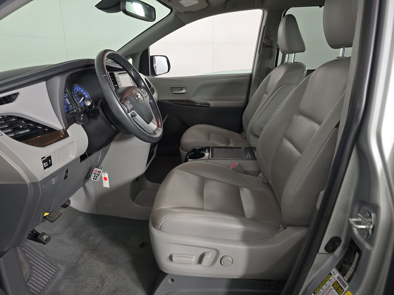 2020 Toyota Sienna XLE AWD