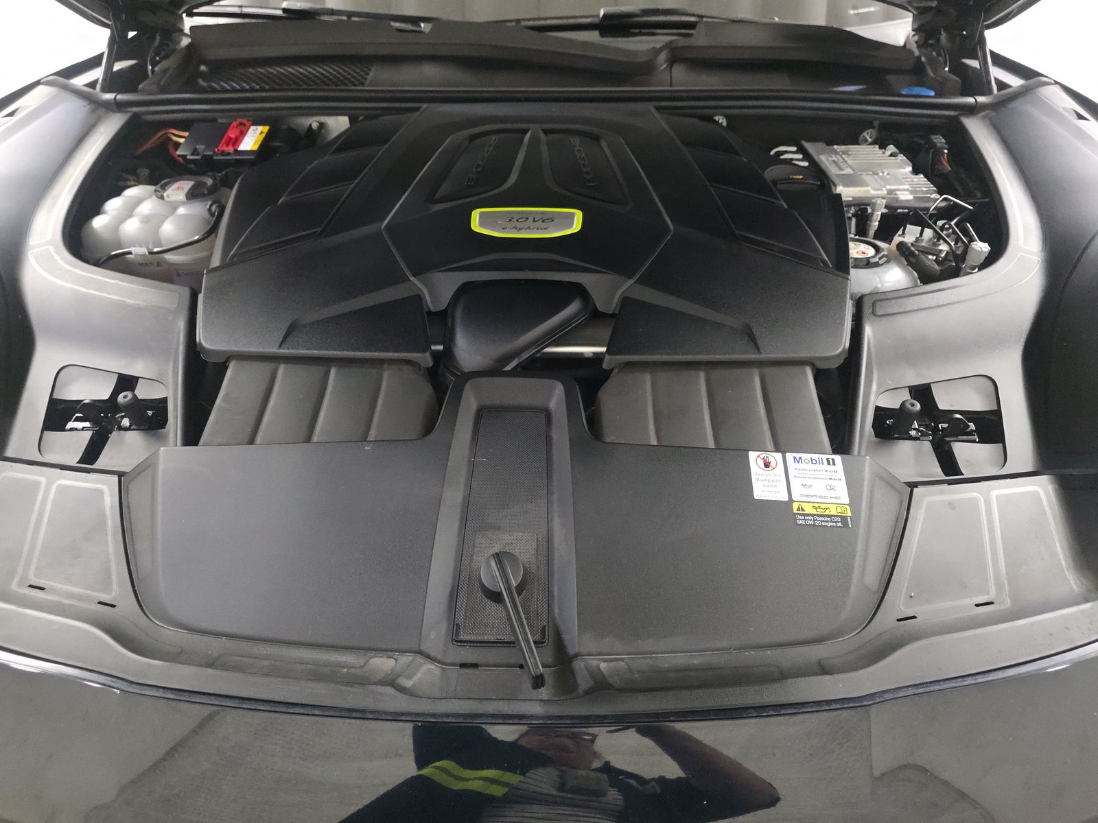 2022 Porsche Cayenne E-Hybrid Platinum Edition AWD